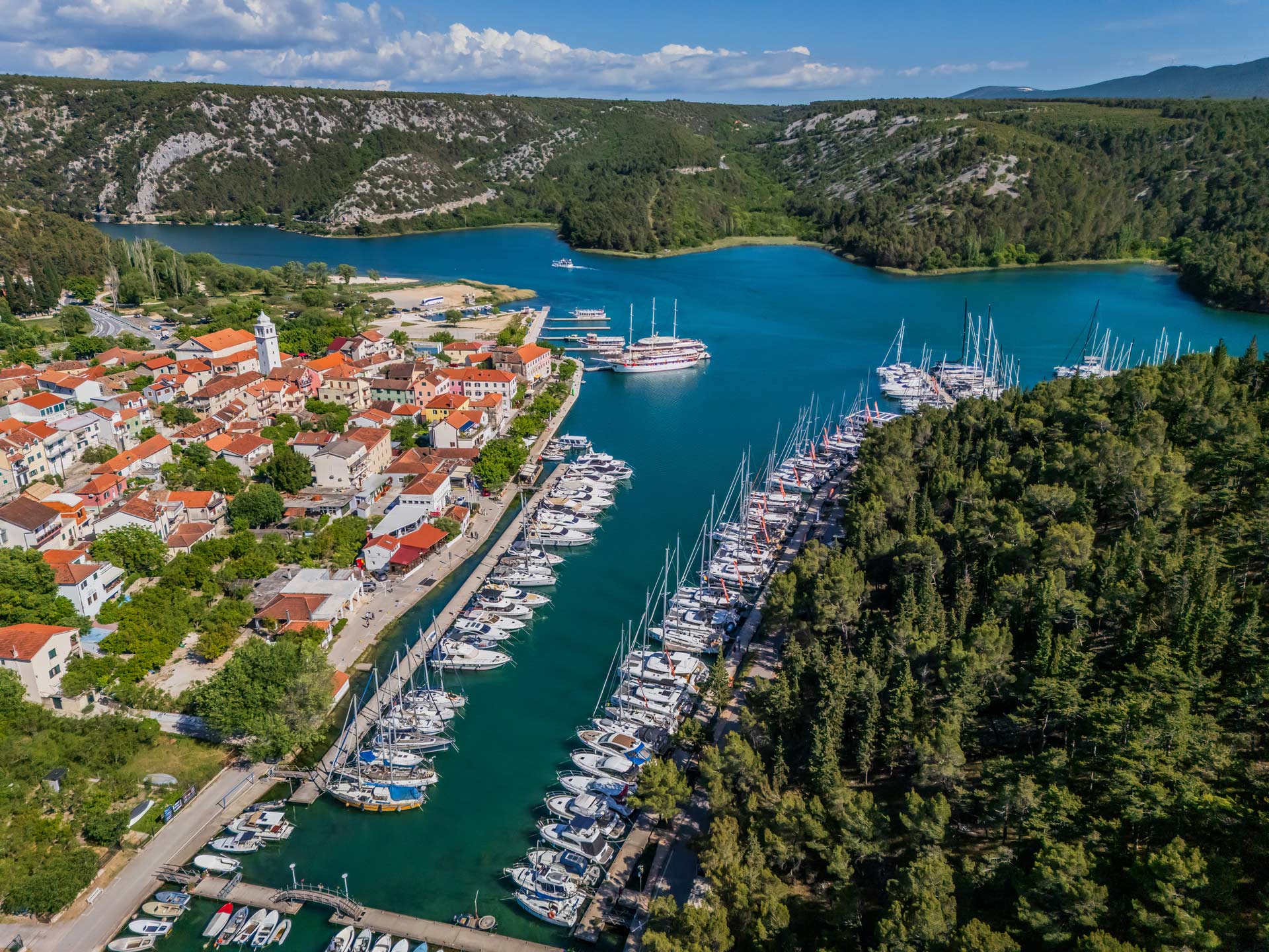 Aerial fotografija Skradina, marine i rijeke — Propono